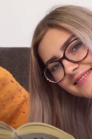 Gadis Cantik Baca Buku Sex Education - Poster